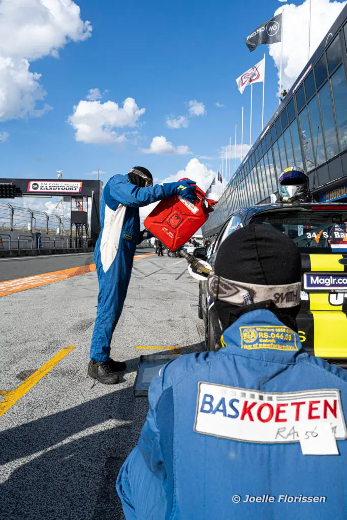 tanken tijdens een race