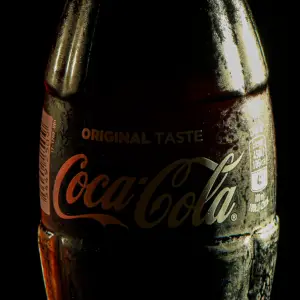 Macro foto van een flesje Coca Cola